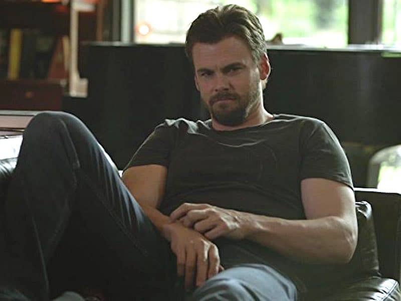 Tommy Dewey in Casual