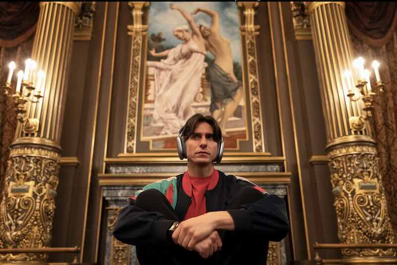 Gideon Glick in Étoile