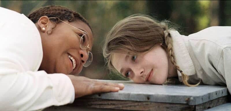 Queen Latifah and Dakota Fanning in The Secret Life of Bees